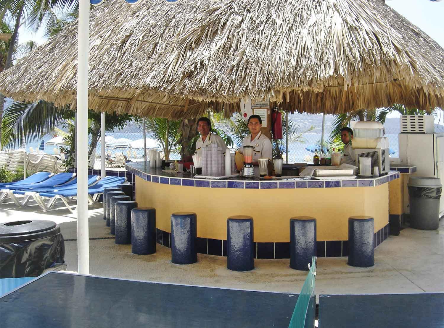 Ritz Acapulco All Inclusive Εξωτερικό φωτογραφία A poolside bar in a resort