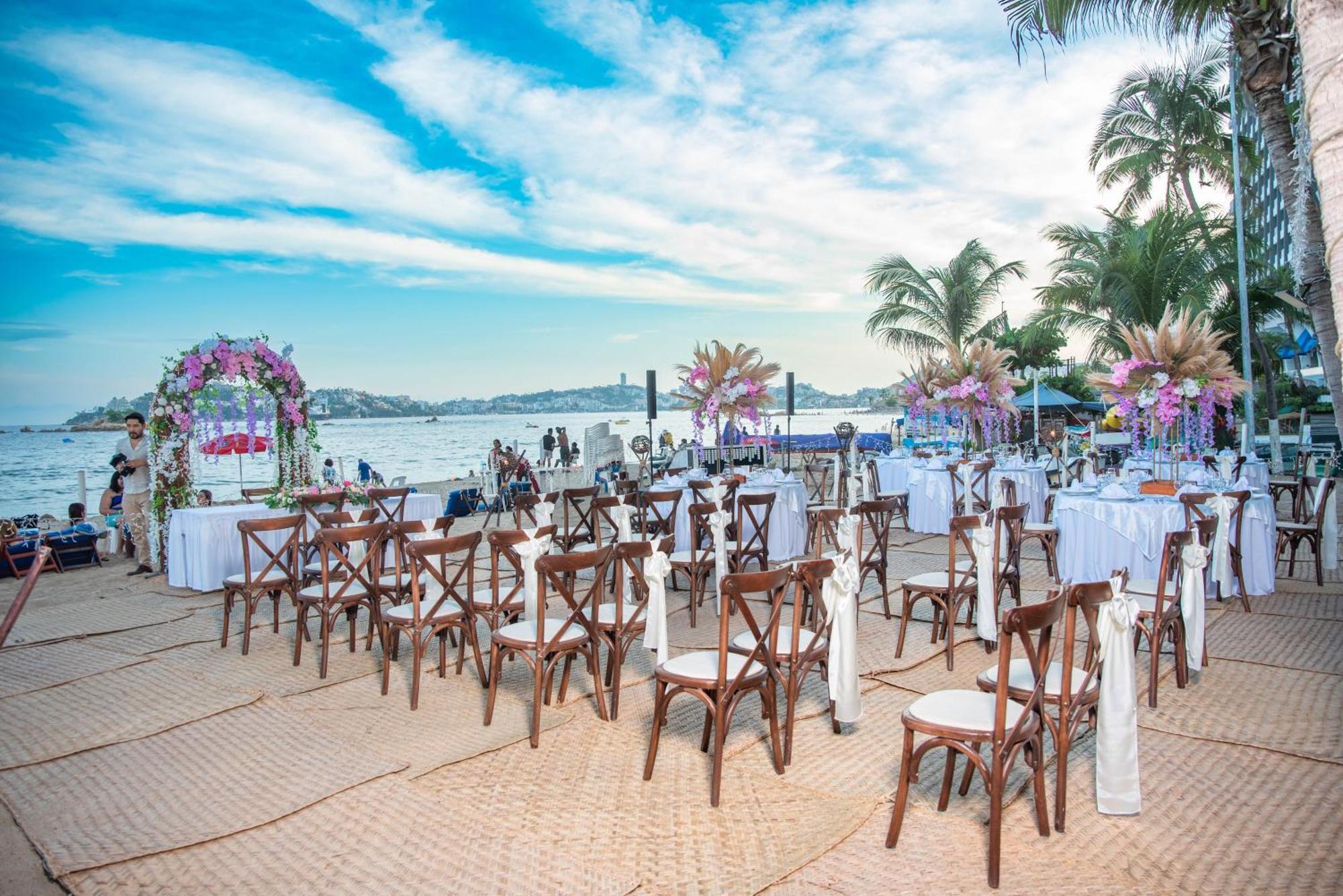 Ritz Acapulco All Inclusive Εξωτερικό φωτογραφία A wedding reception at the beach