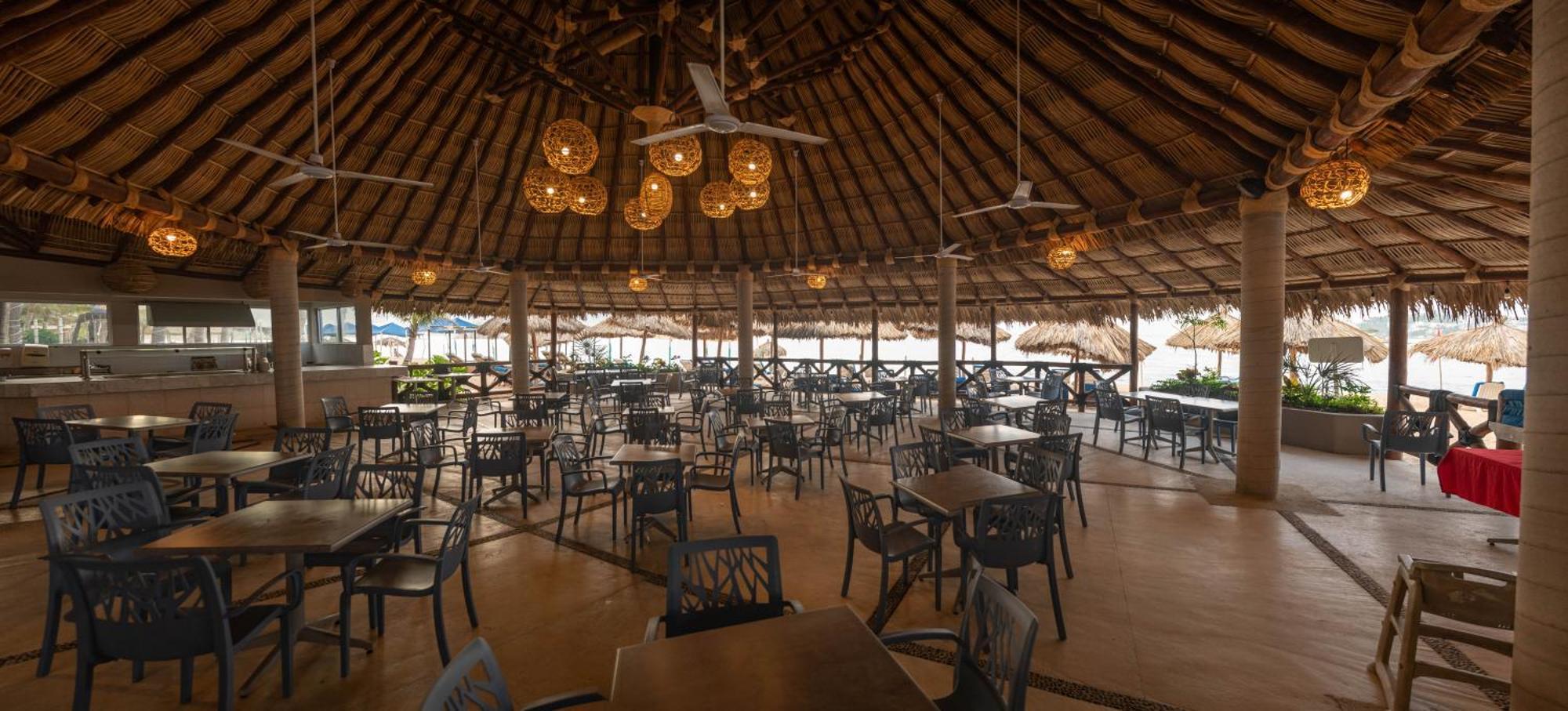 Ritz Acapulco All Inclusive Εξωτερικό φωτογραφία The interior of the buffet at the Grand Palladium Hotel