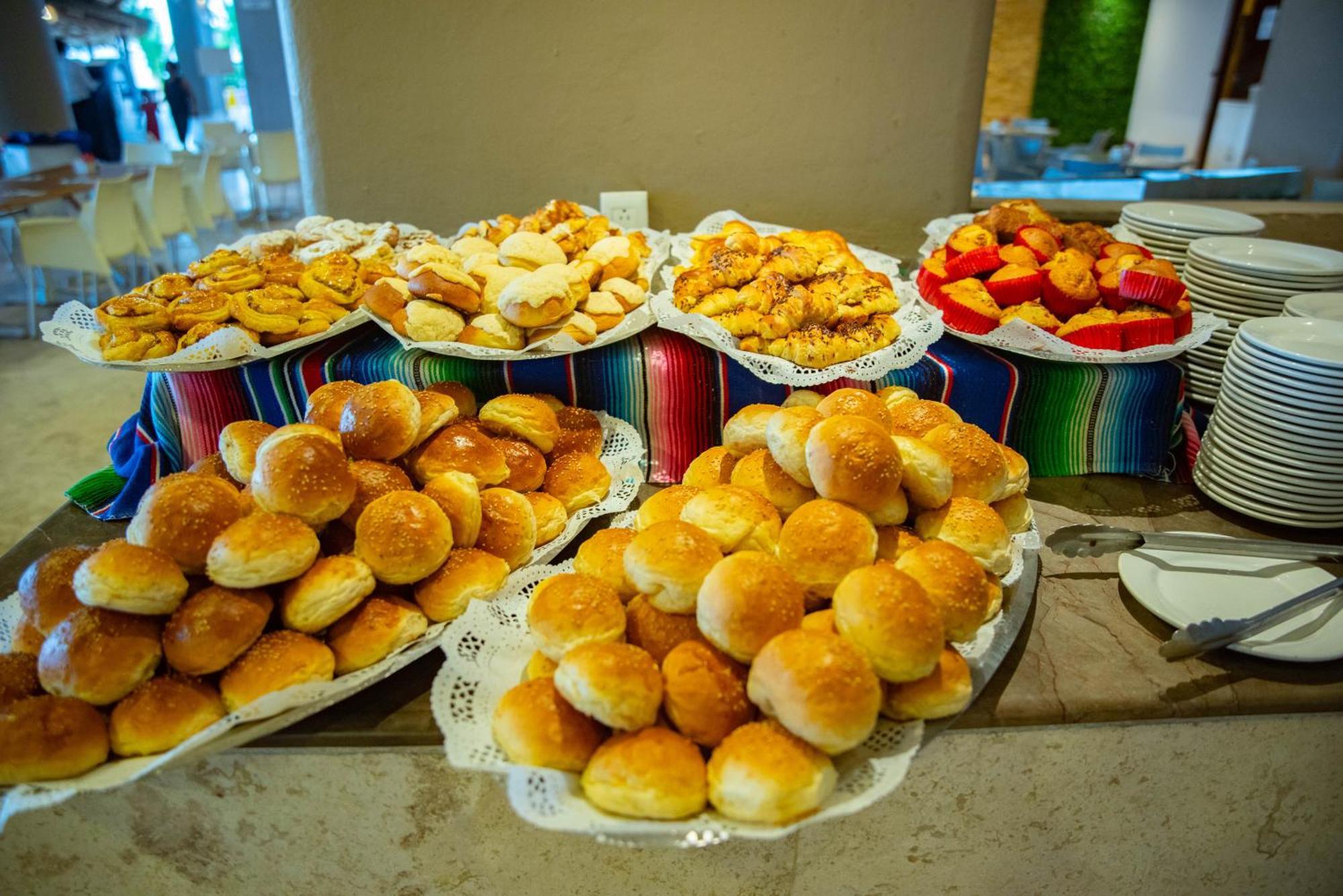 Ritz Acapulco All Inclusive Εξωτερικό φωτογραφία Buns and pastries
