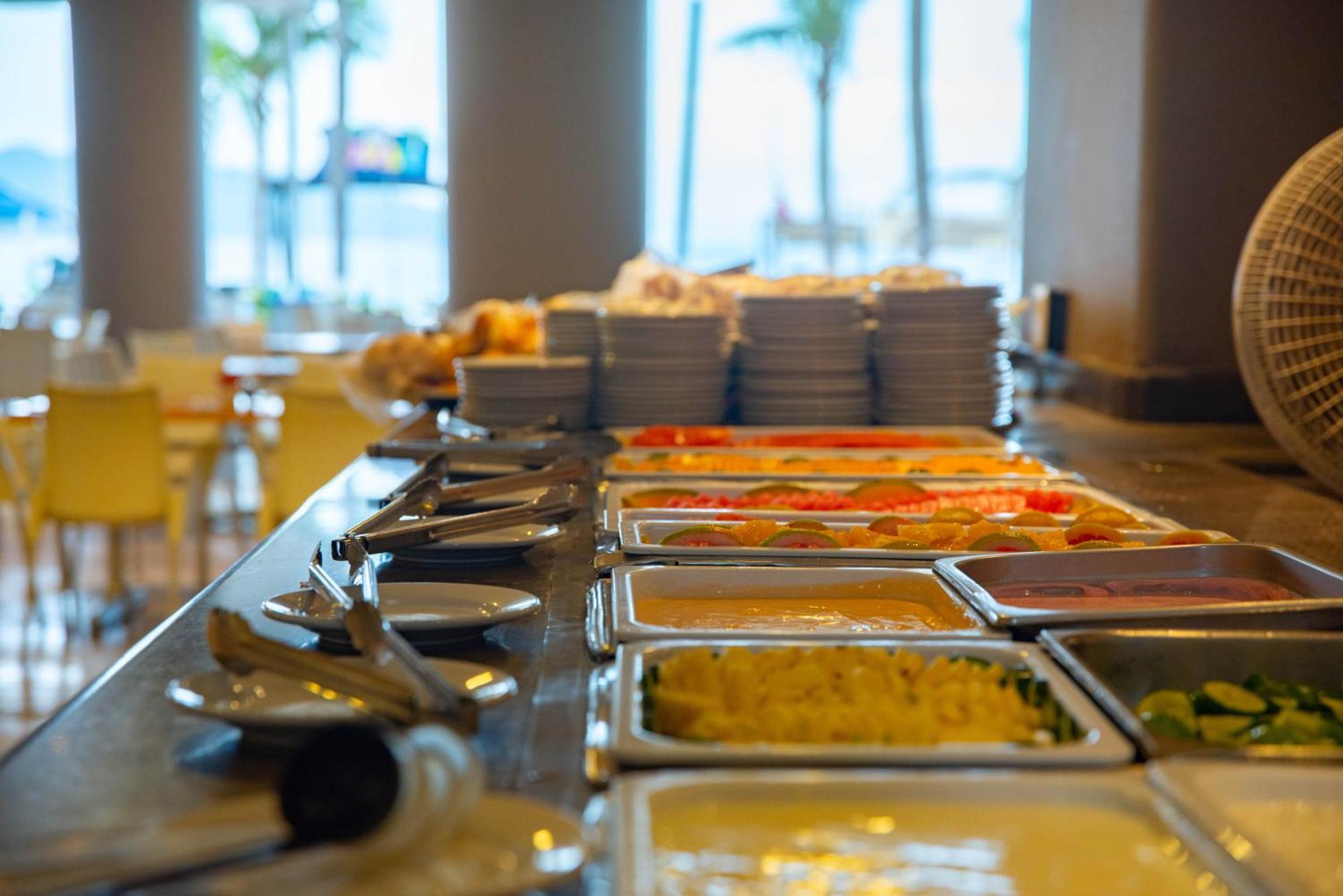 Ritz Acapulco All Inclusive Εξωτερικό φωτογραφία A chafing dish buffet