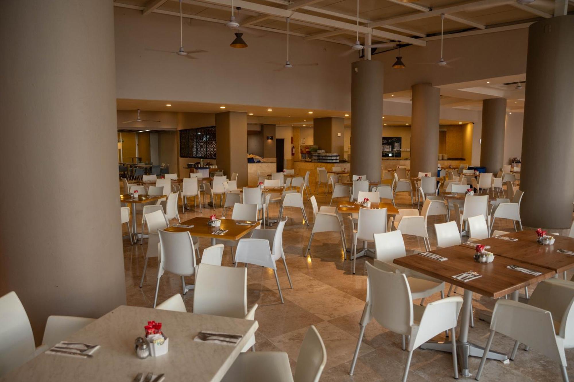 Ritz Acapulco All Inclusive Εξωτερικό φωτογραφία The restaurant at the hotel
