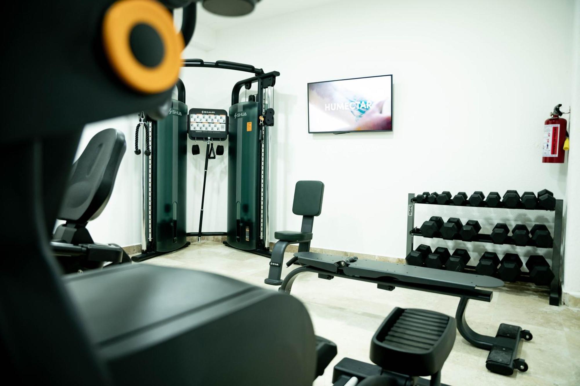 Ritz Acapulco All Inclusive Εξωτερικό φωτογραφία The gym at the hotel