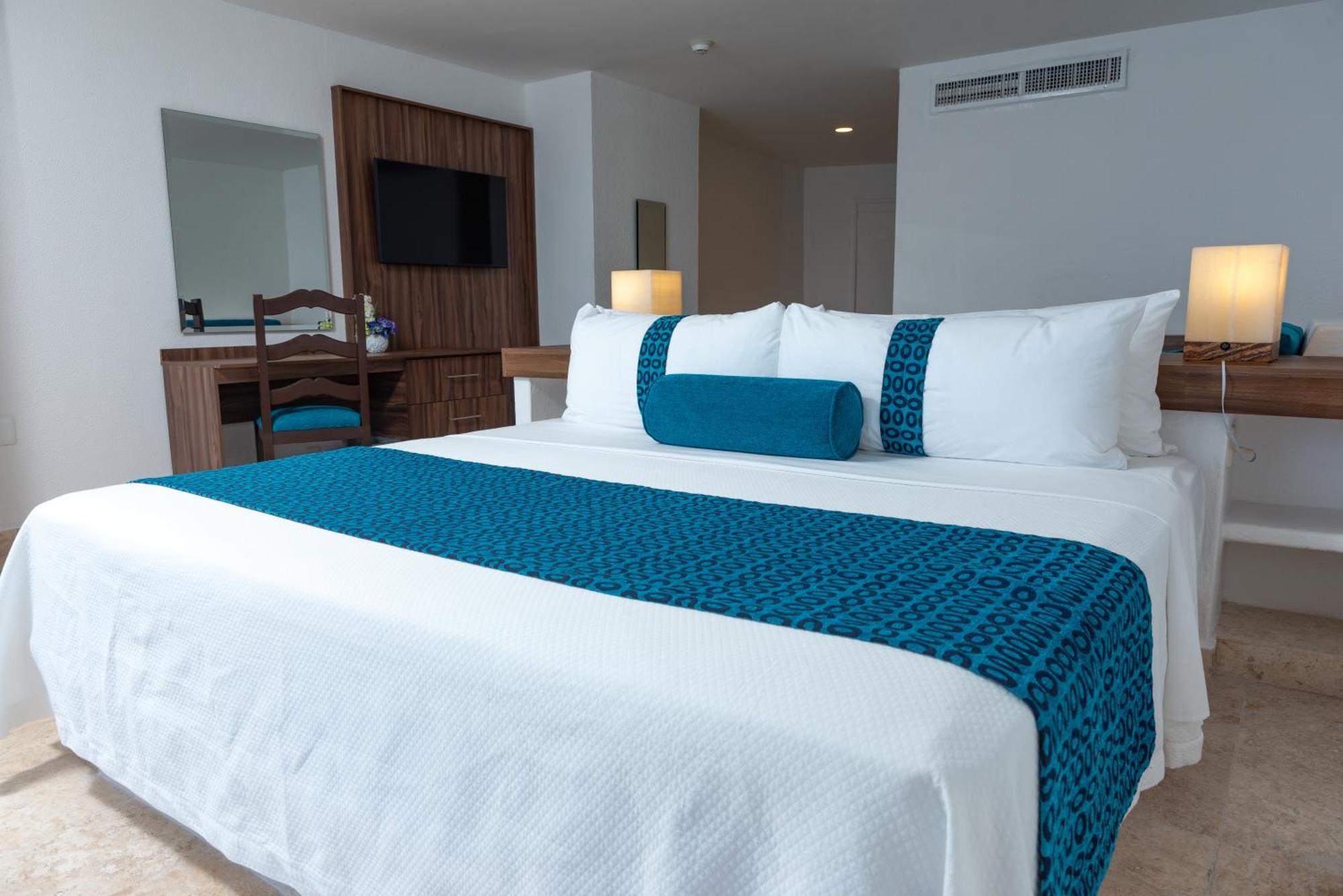 Ritz Acapulco All Inclusive Εξωτερικό φωτογραφία A bed runner