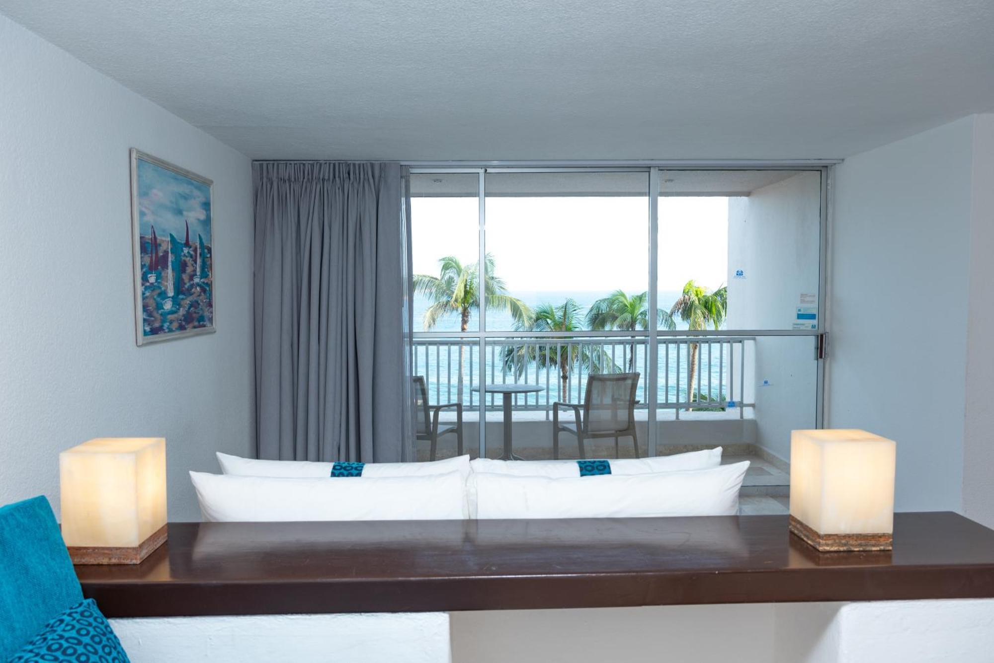 Ritz Acapulco All Inclusive Εξωτερικό φωτογραφία A room at the Hilton San Diego Bayfront