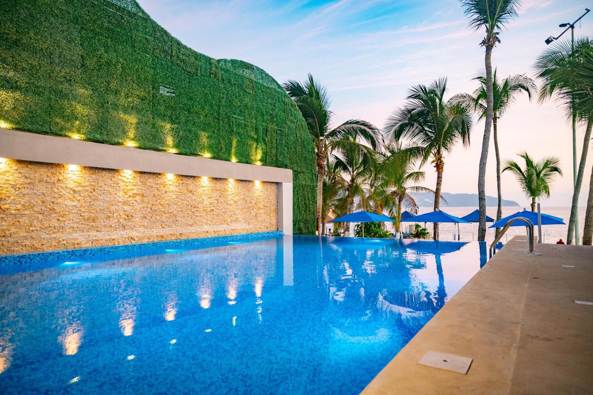 Ritz Acapulco All Inclusive Εξωτερικό φωτογραφία The swimming pool at the resort