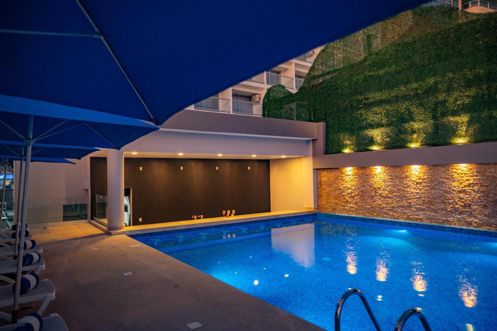 Ritz Acapulco All Inclusive Εξωτερικό φωτογραφία The swimming pool at the hotel