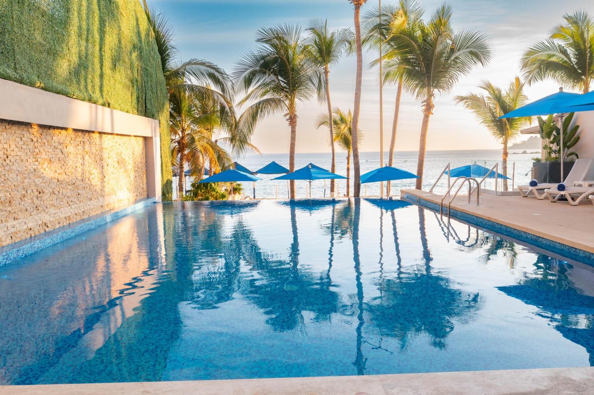 Ritz Acapulco All Inclusive Εξωτερικό φωτογραφία Infinity pool at the beach